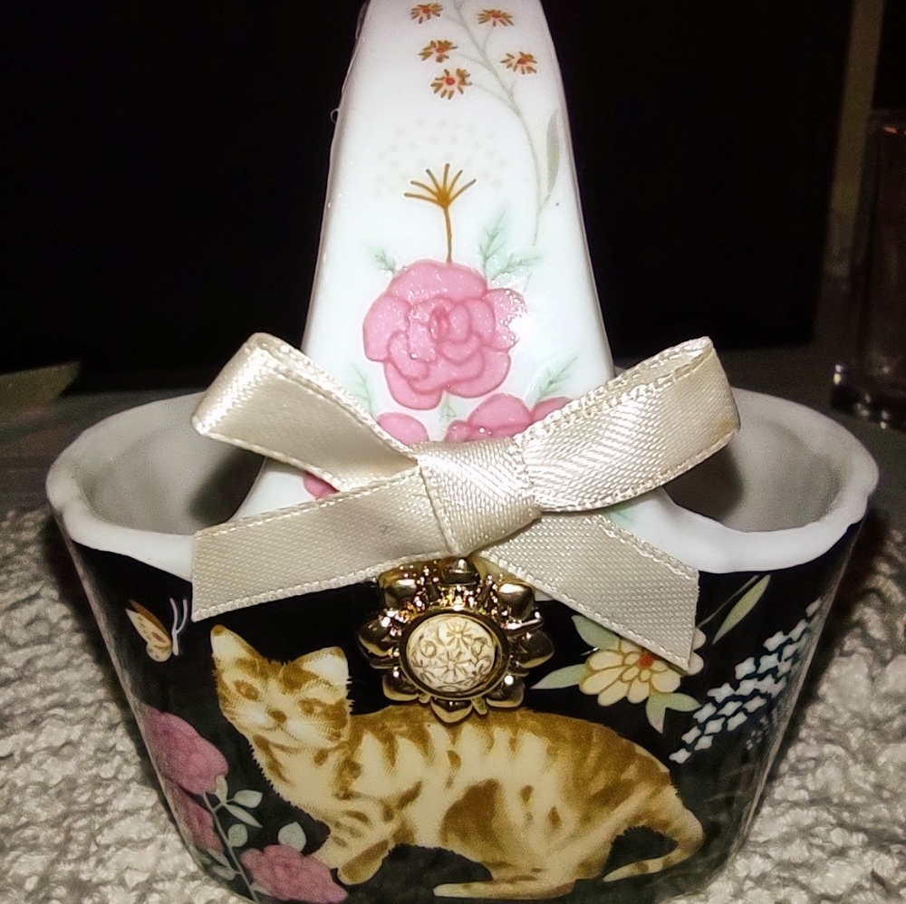 Black Bric-a-brac Basket Ceramic Trinket Tiger Cat